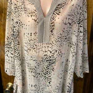 Chico's Silky feel v neck top